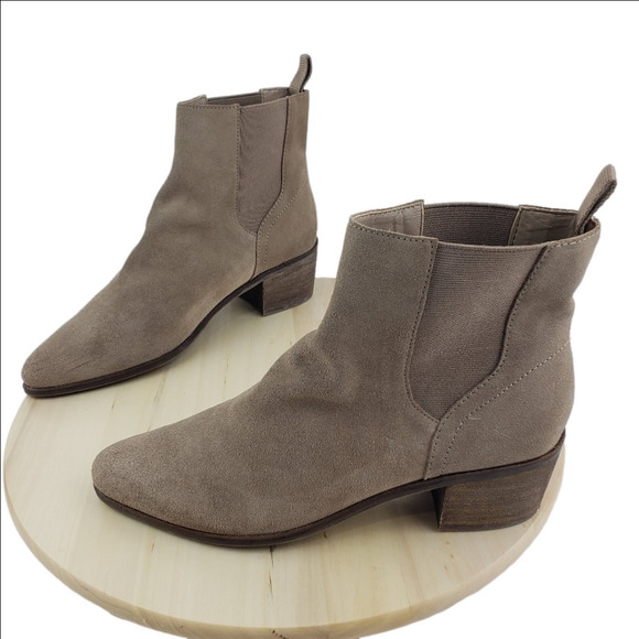 Dolce Vita Colbey Chelsea Boot Size 8.5 Taupe Gray Booties Block Heel Ponted Toe - Picture 2 of 12